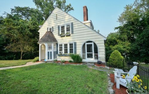 52 Robinwood Rd, Waterbury, CT 06708-2408