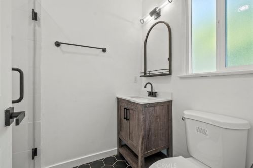 11609 Atkinson Ave, Hawthorne CA  90250-1827 exterior