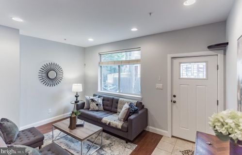 1939 George St, Philadelphia, PA 19130-1509