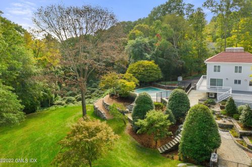 21 Harkim Rd, Greenwich CT  06831-3623 exterior