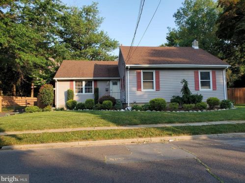 39 Soden Dr, Trenton, NJ 08620-2960