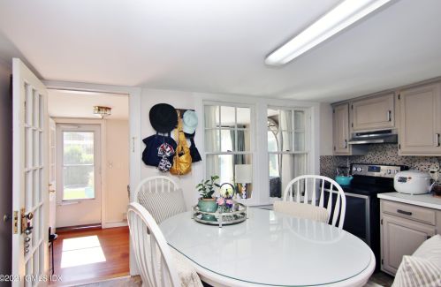 173 Davis Ave, Greenwich CT  06830-6320 exterior