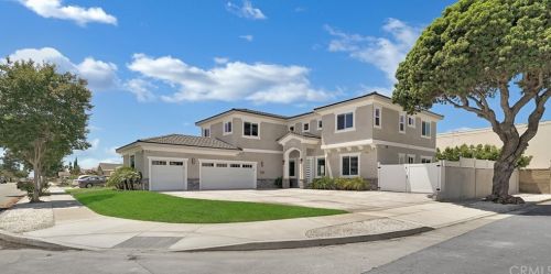 5201 Tasman Dr, Huntington Beach, CA 92649-1255