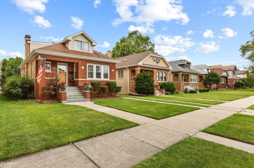 6062 Newburg Ave, Chicago, IL 60631-2656