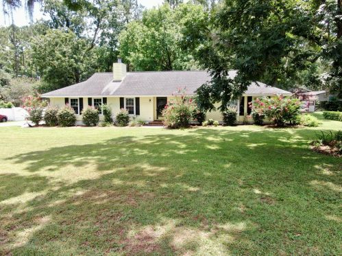 2130 Shawnee Dr, Waycross, GA 31501-4271