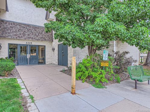 2225 Jasmine St, Denver CO  80207-3917 exterior