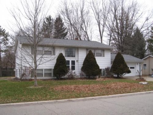 723 Franklin St, Charleston, IL 61920-3128