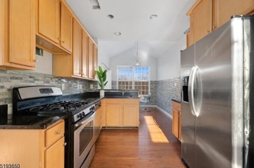 275 Winding Hill Dr, Hackettstown, NJ 07840-5696