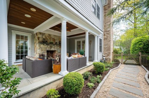 28 Druid Ln, Riverside CT  06878-1805 exterior