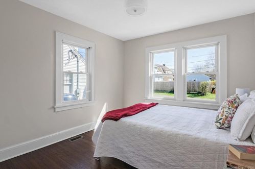 14 Elton Ct, Norwalk CT  06851-4830 exterior