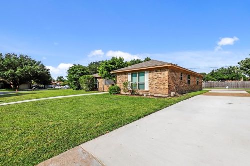 938 Cottonwood Trl, Fort Worth TX  76126-2732 exterior