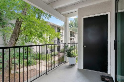 1150 Collier Rd, Atlanta GA  30318-0407 exterior