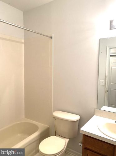 141 Meadowlark Dr, Trenton NJ  08690-3547 exterior