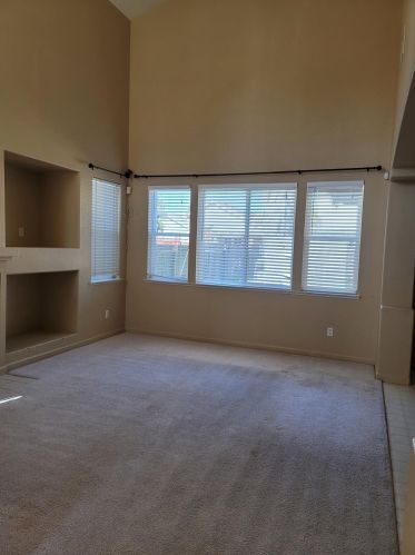 7505 Whitmore St, Elk Grove, CA 95758-7235