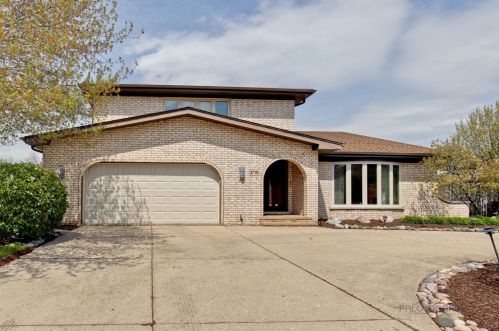3716 Liberty Ln, Glenview, IL 60025-3775