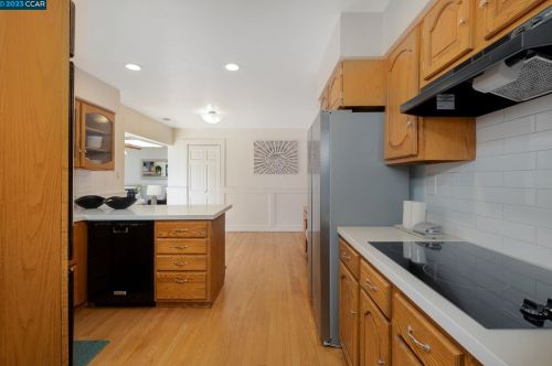 133 Chianti Pl, Concord CA  94523-2084 exterior