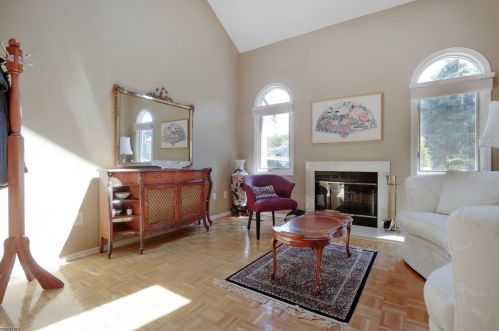 35 Knutsen Dr, Town Center, NJ 07052-2166