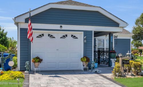 43 Gladstone Ave, Lakehurst, NJ 08759-6625