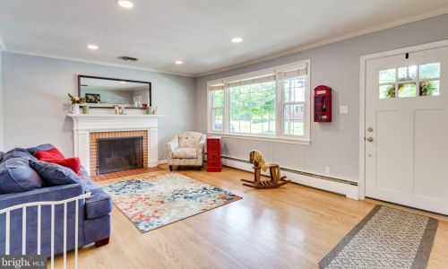 909 Roswell Dr, Silver Spring MD 20901-2128 exterior