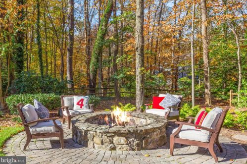 14 Old Sturbridge Rd, Arnold, MD 21012-2554