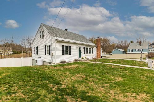 2 Danbury Ln, Dover, NH 03820-3510