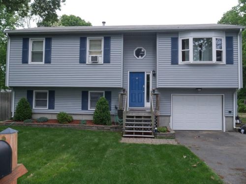 11 Watson St, Warwick, RI 02889-8926