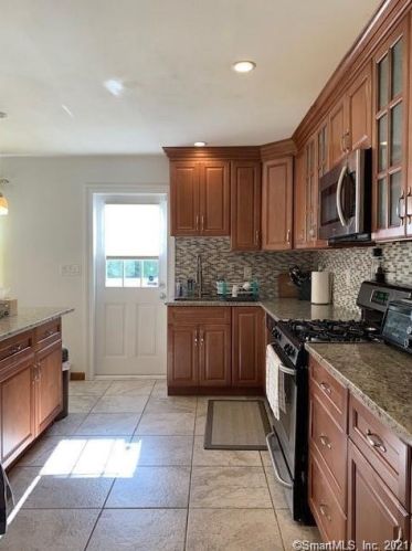 2 Country Club Ct, Norwalk CT  06851-5601 exterior