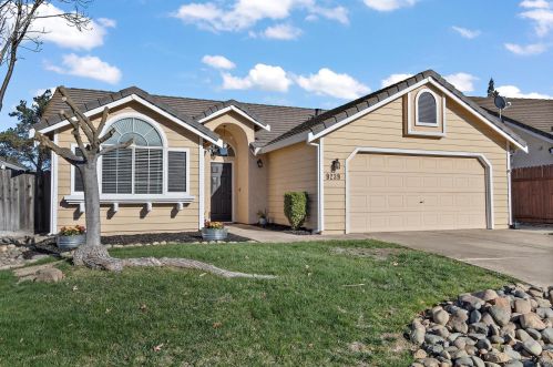 9239 Water Lilly Ct, Elk Grove, CA 95624-3569