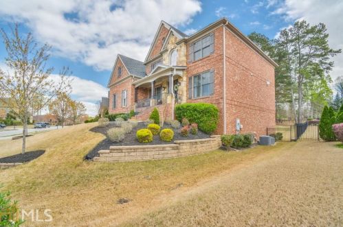 2461 Walkers Glen Ln, Buford, GA 30519-9203