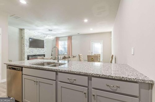 3128 Meadowstone Ln, Atlanta GA  30331-2939 exterior