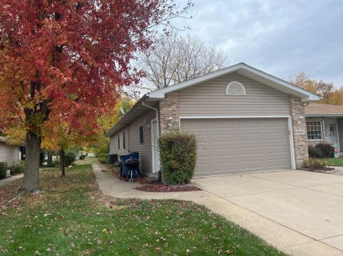 8565 Kleinman Rd, Hammond, IN 46322-2069
