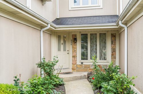 320 Redwing Dr, Bannockburn, IL 60015-3684