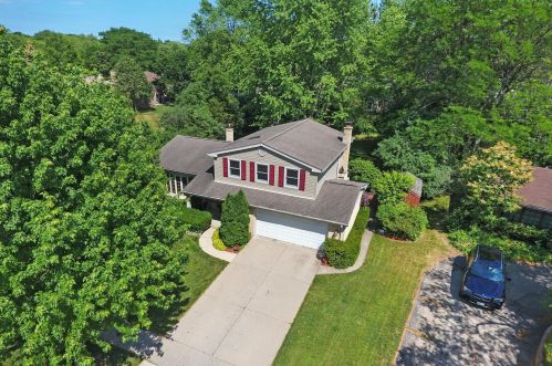 943 Fairway Dr, Palatine, IL 60067-3417