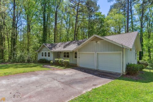 3229 Moravia Dr, Lithonia, GA 30038-2636