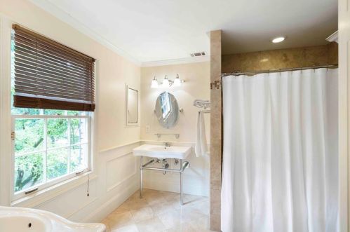 4247 Harrogate Dr, Atlanta GA  30327-3624 exterior
