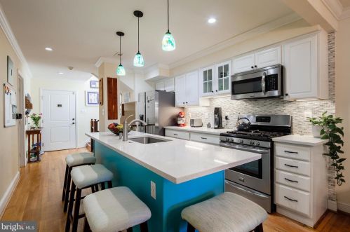 202 Great Falls St, Falls Church, VA 22046-3403