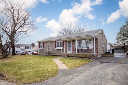 3 Savin St, Providence, RI 02911-1308
