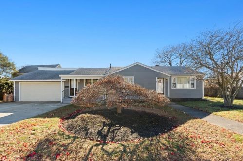 5 Benjamin Dr, Providence, RI 02904-7748