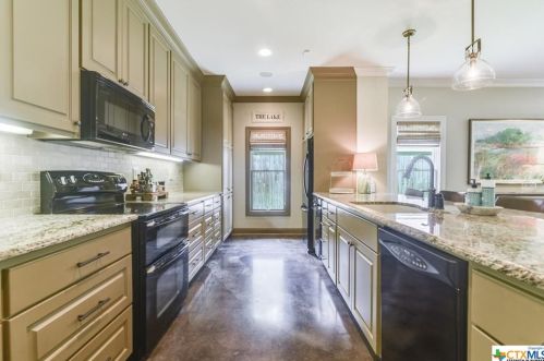 1035 Timber Elm, Seguin TX  78155-1138 exterior