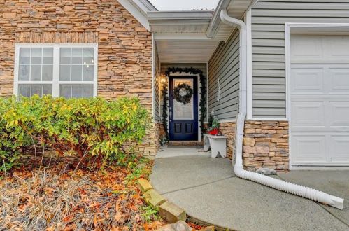2220 Mina Lane Dr, Buford, GA 30518-4423