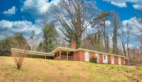 14 Dixieland Ln, Clayton, GA 30525-4135