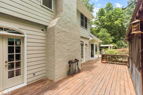 250 Cameron Ridge Dr, Atlanta GA  30328-4709 exterior