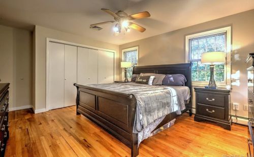8 Captains Watch, Huntington CT  06484-5914 exterior