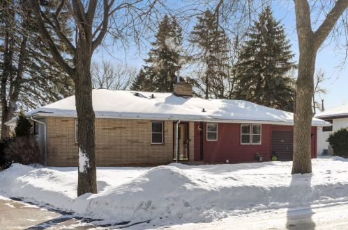 1065 Highview Dr, Saint Paul MN  55112-2420 exterior