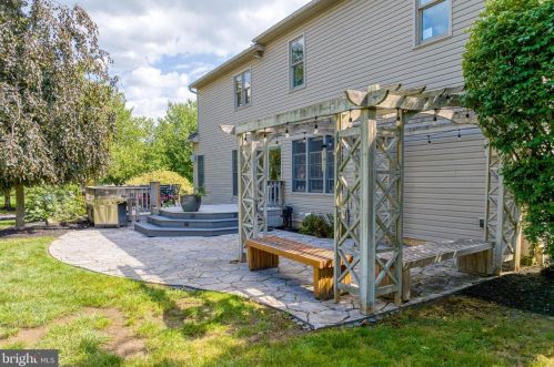 1827 Krystle Dr, Lancaster PA  17602-4149 exterior