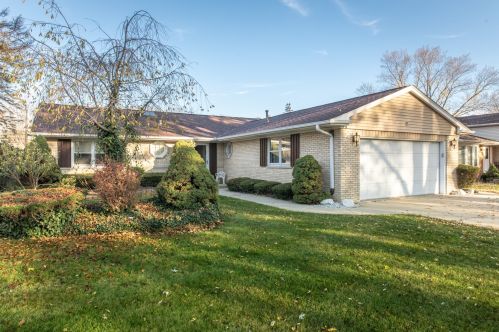 1744 Corktree Ln, Mount Prospect, IL 60056-1818