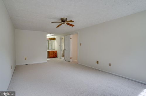 6315 Falling Brk Dr, Springfield VA  22015-4033 exterior