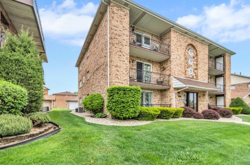 8118 169th St, Tinley Park, IL 60477-7857
