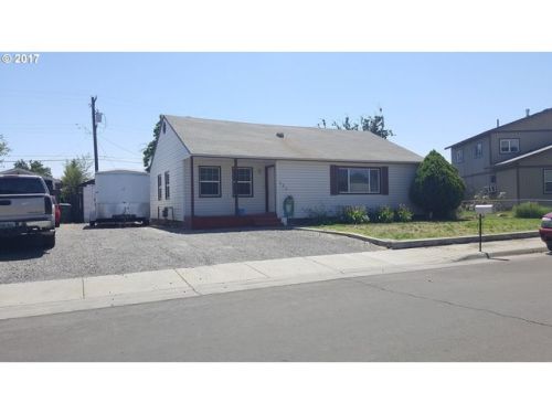 486 Sunset Dr, Hermiston, OR 97838-1940