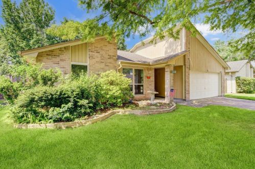 3039 Norwich St, Pearland, TX 77584-2319